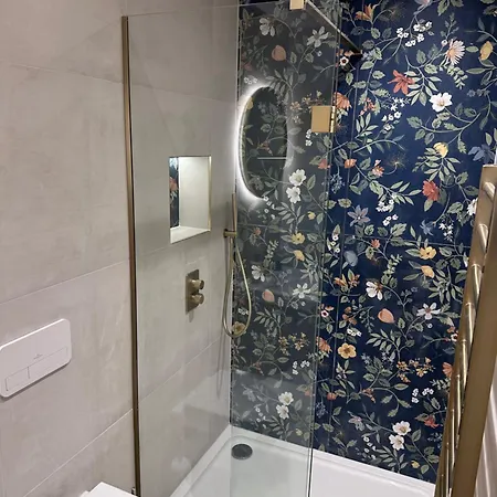 Romantic Getaway In Historic Bank, *