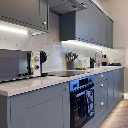 Romantic Getaway In Historic Bank,